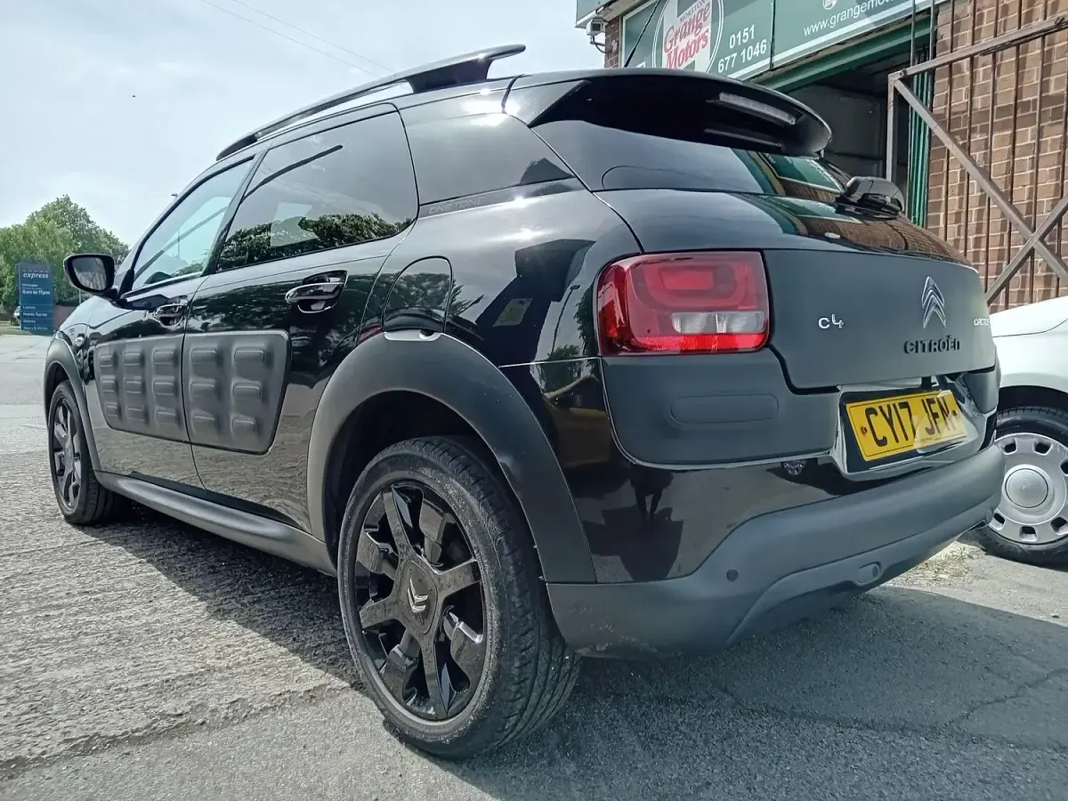 Used Citroën C4 Cactus PureTech 2017 Black Hatchback