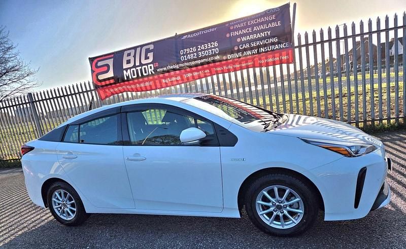 Used Toyota Prius 2025 White Hatchback