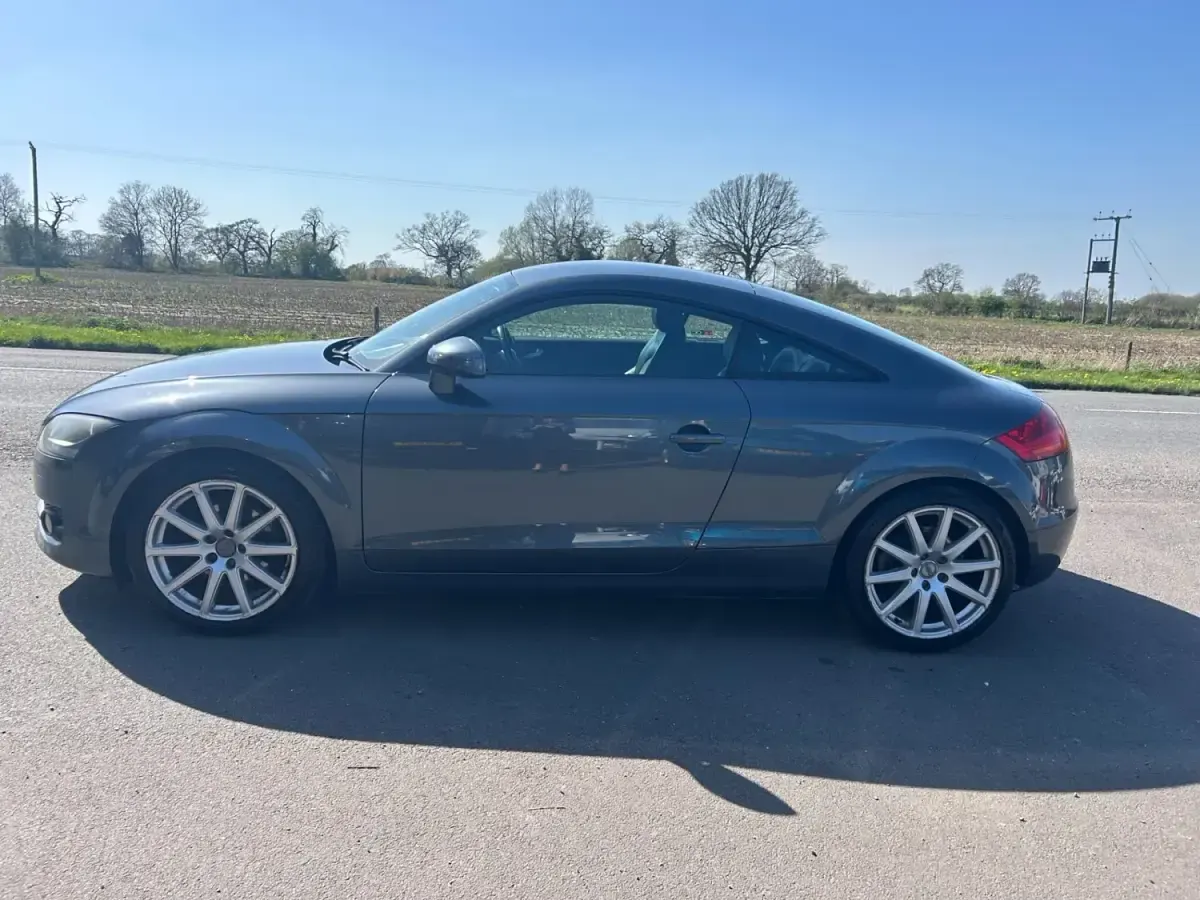 Usado Audi TT 200 HP (147 kW) 2008 Cinzento Coupé