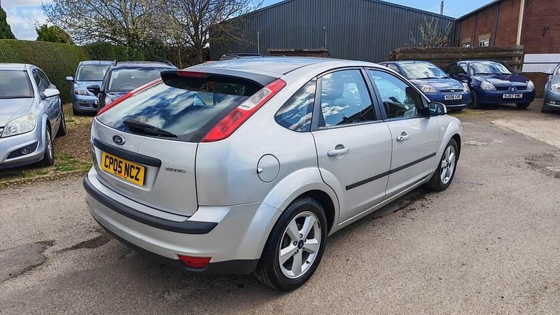 Used Ford Focus Zetec 115 HP (84 kW) 2005 Silver Hatchback