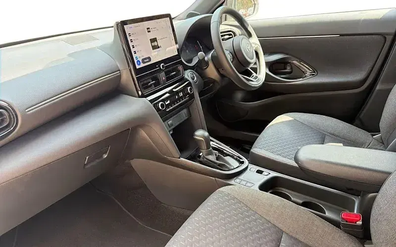 Used Toyota Yaris Cross Design 116 HP (85 kW) 2024 White SUV
