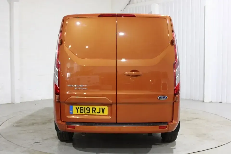 Used Ford Transit Custom Limited 130 HP (95 kW) 2019 Orange Van