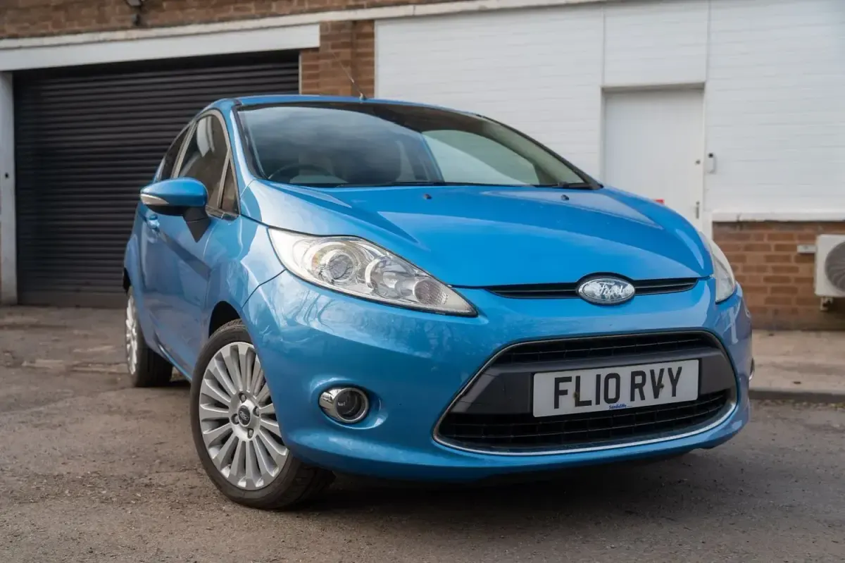 Używany Ford Fiesta Titanium 94 KM (69 kW) 2010 Niebieski Hatchback