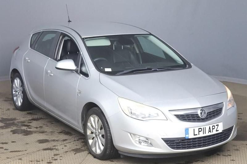 Silver Used 2011 Vauxhall Astra Elite Hatchback | £1,995 (Good price) - Image 1/1