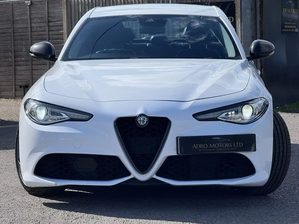 Used Alfa Romeo Giulia Edizione Speciale 180 HP (132 kW) 2017 White Sedan