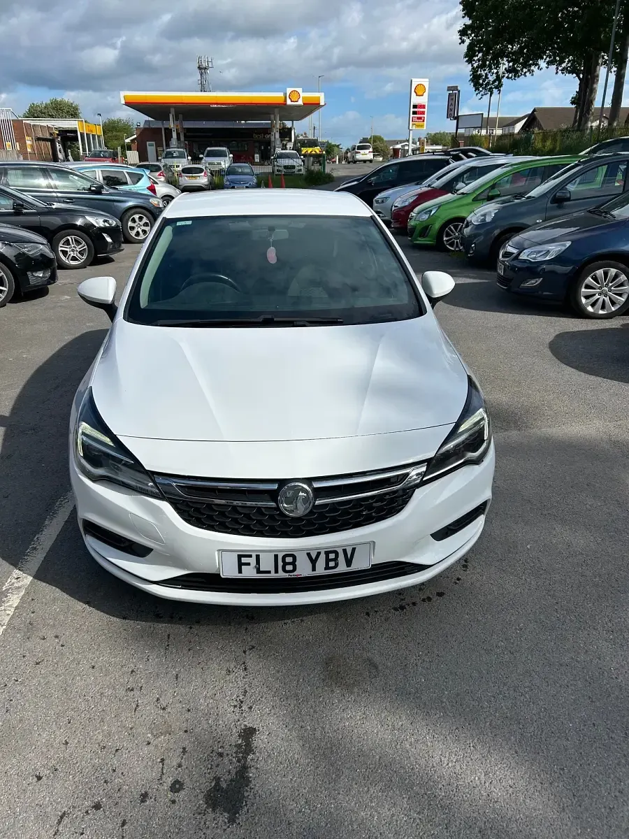Used Vauxhall Astra Design Edition 2018 White Hatchback