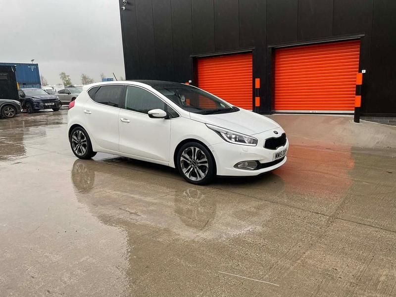 Used Kia Ceed 2015 White Hatchback