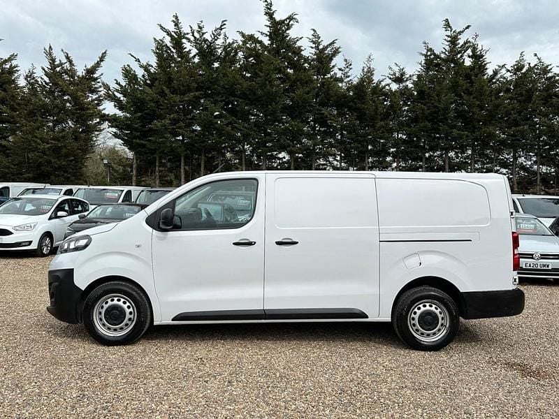 Used Vauxhall Vivaro 100 HP (73 kW) 2023 White MPV