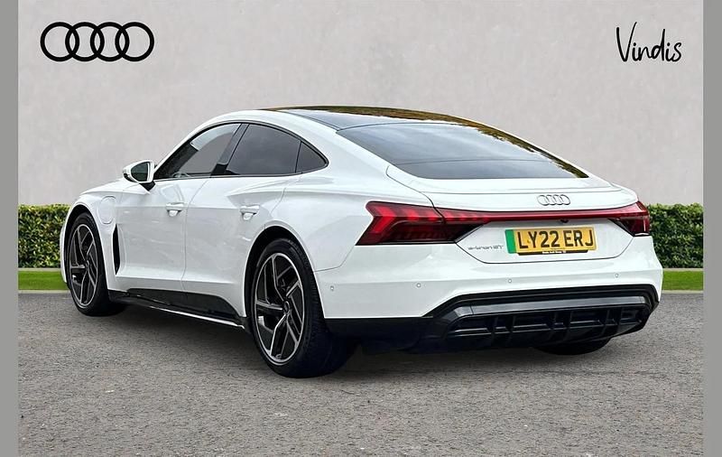 Second-hand Audi e-tron GT quattro Comfort 384 kW (523 CP) 2022 Alb Berlinǎ