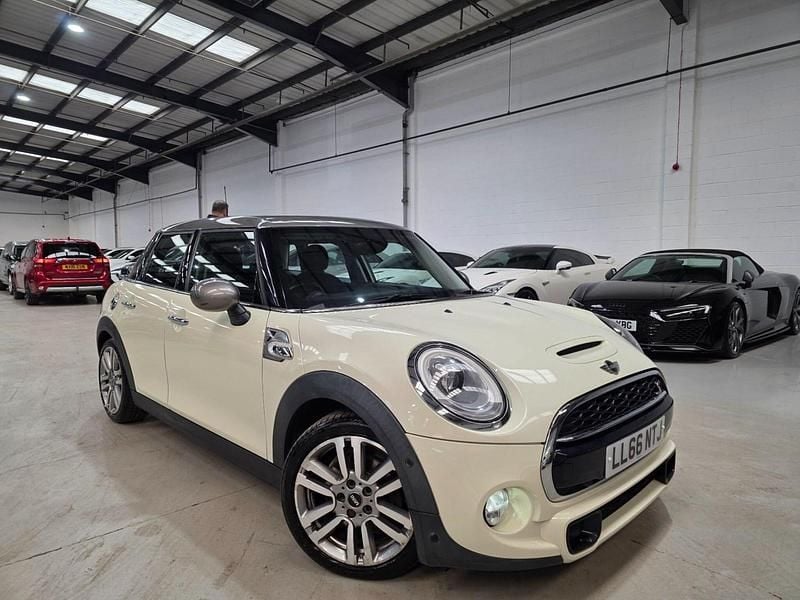 Used Mini Cooper S Hatch 2016 White Hatchback