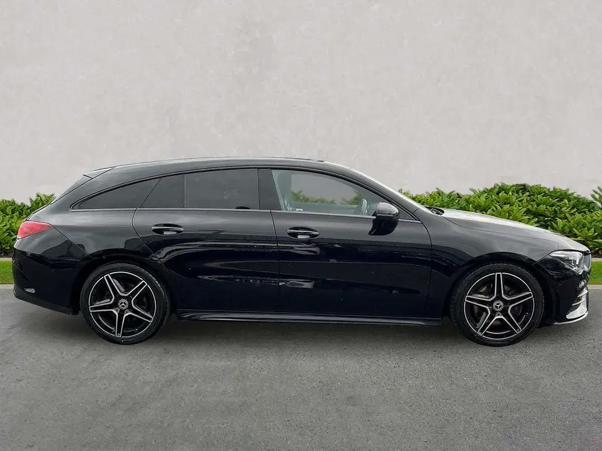 Begagnad Mercedes CLA200 Executive 2023 Svart Kombi