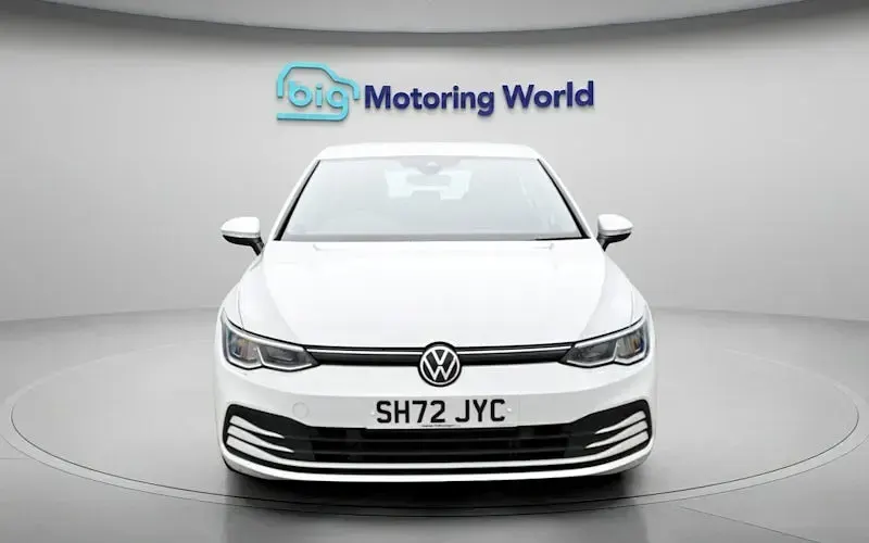 Używany VW Golf VIII S 131 KM (96 kW) 2023 Biały Hatchback