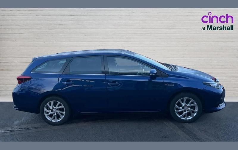 Used Toyota Auris Hybrid Business Edition 134 HP (98 kW) 2016 Blue Estate