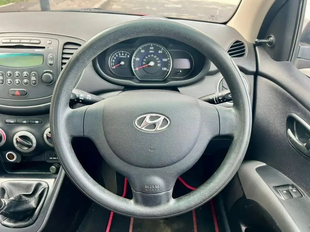 Used Hyundai i10 Classic 2011 Red Hatchback