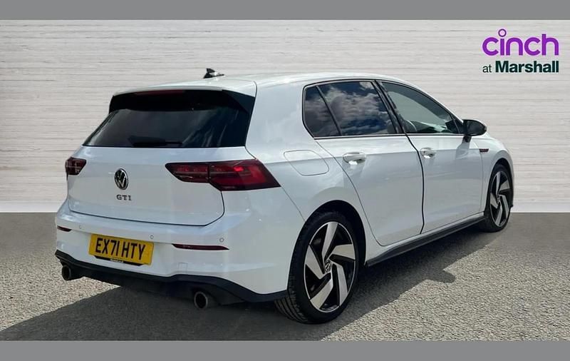 Begagnad VW Golf VIII GTI 245 HK (180 kW) 2021 Vit Halvkombi
