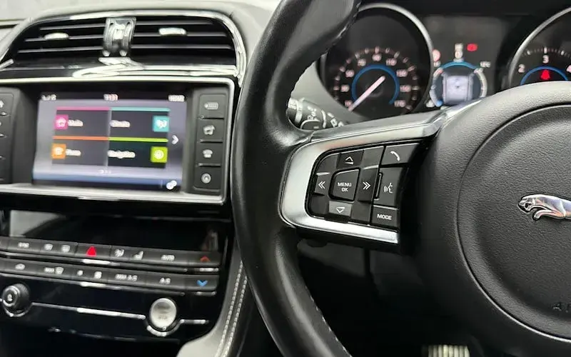 Used Jaguar F-Pace R-Sport 179 HP (131 kW) 2017 Blue SUV