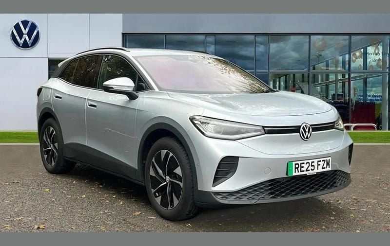 Scale silver metallic Used 2025 VW ID.4 Pro SUV | £29,000 (Fair price) - Image 1/4
