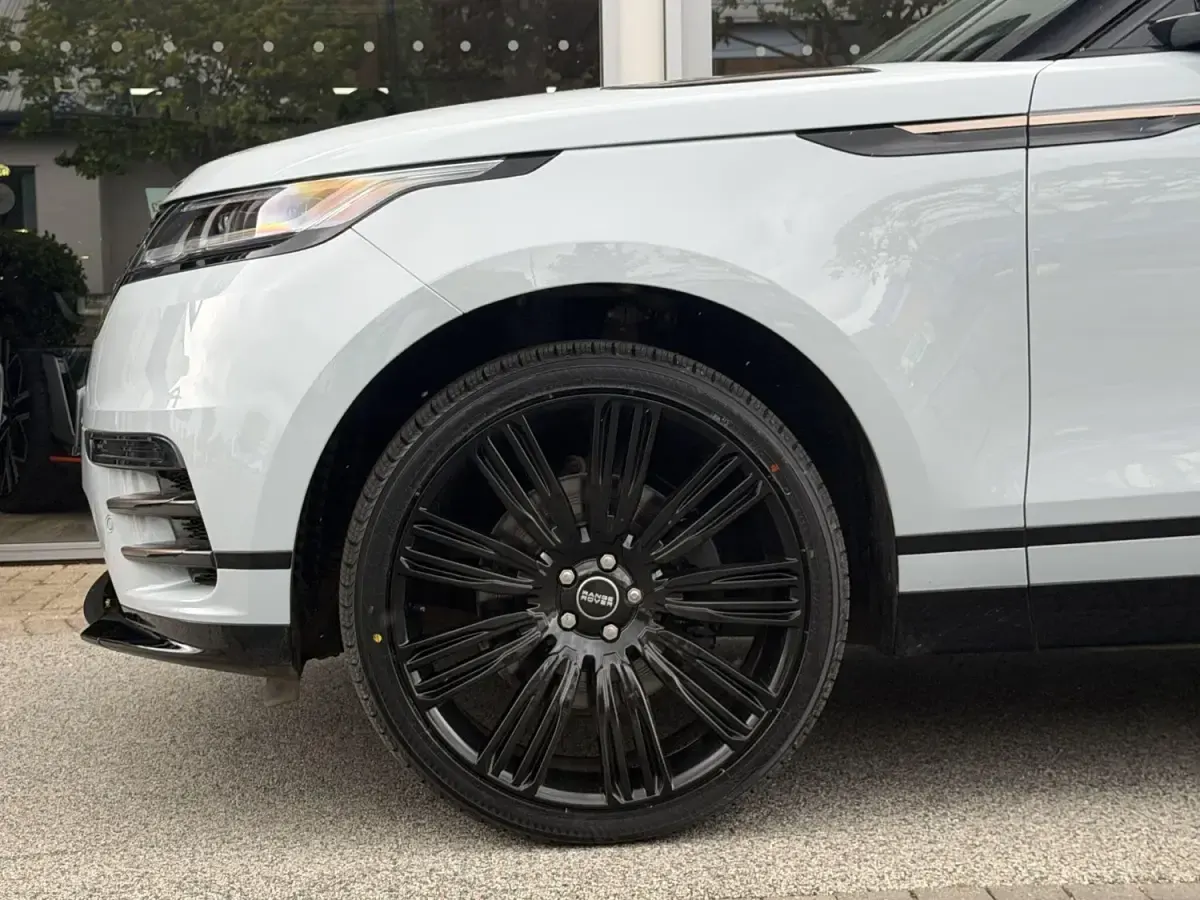 Usado Land Rover Range Rover Velar SE Dynamic 204 HP (150 kW) 2024 Cinzento SUV