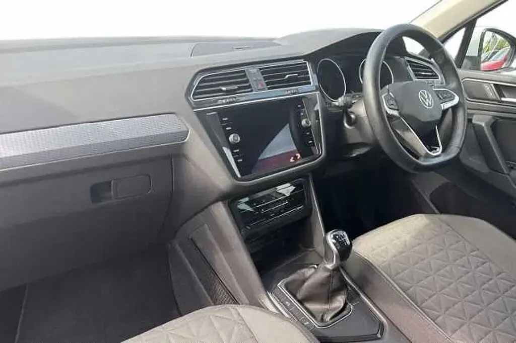 Usado VW Tiguan Life 150 HP (110 kW) 2021 Branco SUV