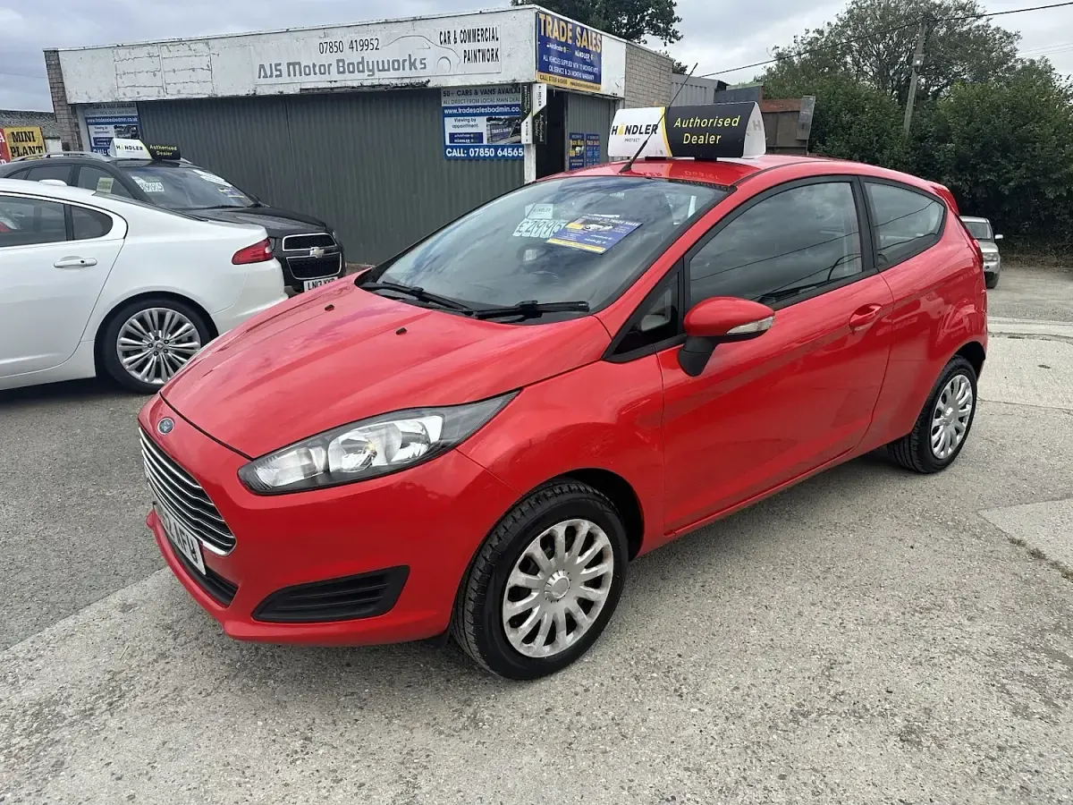 Used Ford Fiesta Style 82 HP (60 kW) 2013 Red Hatchback