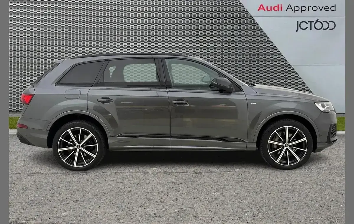 Used Audi Q7 Black Edition 334 HP (245 kW) 2023 Grey SUV