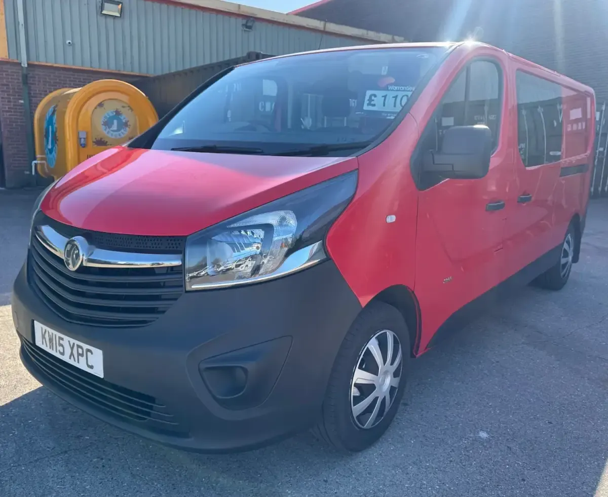 Second-hand Vauxhall Vivaro 115 CP (84 kW) 2015 Roșu