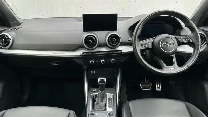 Usado Audi Q2 S-Line 150 CV (110 kW) 2023 Negro SUV