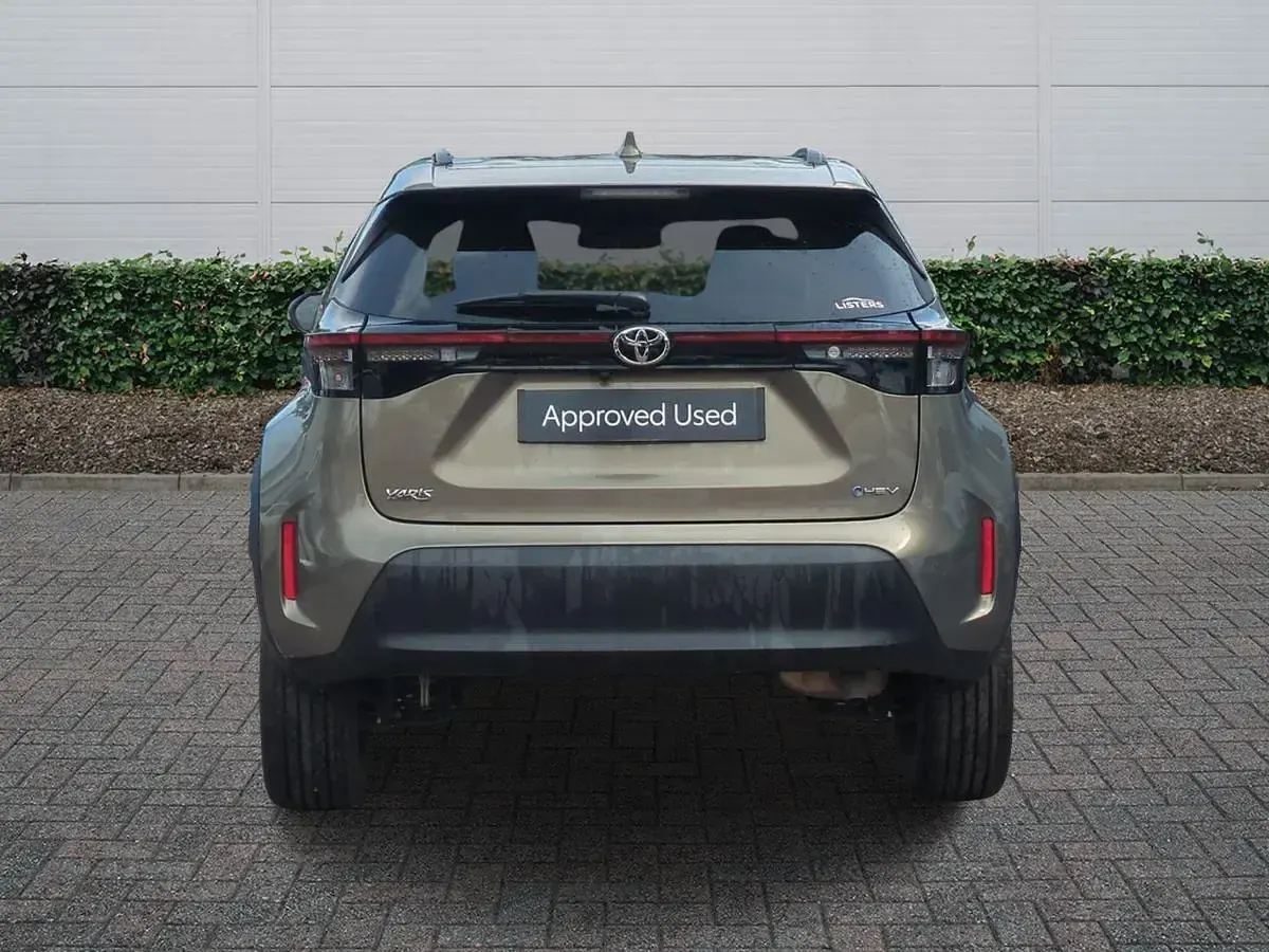 Used Toyota Yaris Hybrid 2024 Titan bronze Estate