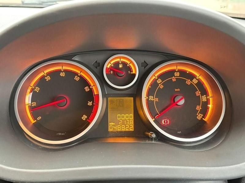 Used Vauxhall Corsa 100 HP (73 kW) 2014 White Hatchback