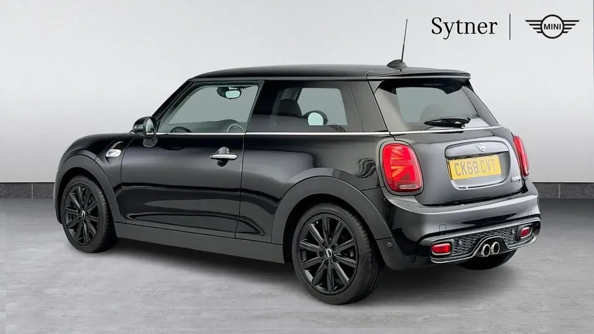 Używany Mini Cooper S Hatch 192 KM (141 kW) 2018 Czarny Hatchback
