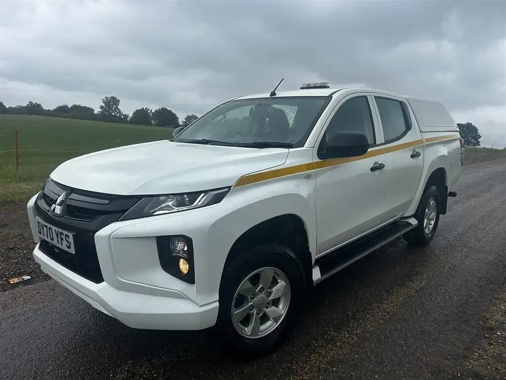 Used Mitsubishi L200 150 HP (110 kW) 2020 White Pickup