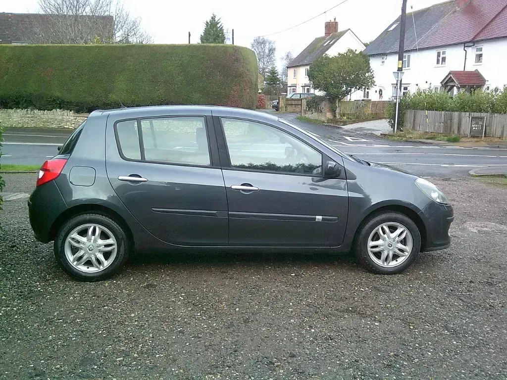 Used Renault Clio II Dynamique 2007 Grey Hatchback