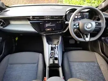 New Alfa Romeo GT Junior 136 HP (100 kW) 2025 White Hatchback