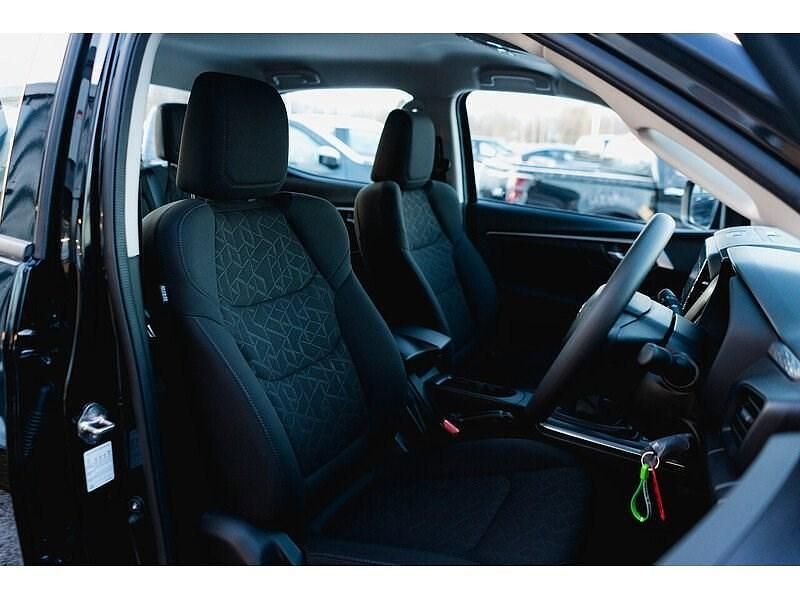 New Isuzu D-Max 2025 Onyx black mica Pickup