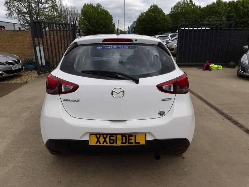 Used Mazda 2 75 HP (55 kW) 2016 White Hatchback