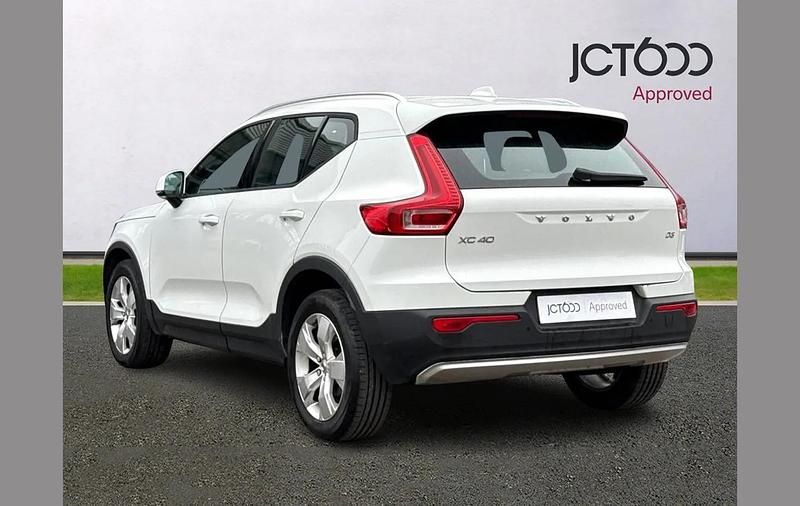 Usado Volvo XC40 Momentum 150 HP (110 kW) 2018 Branco SUV