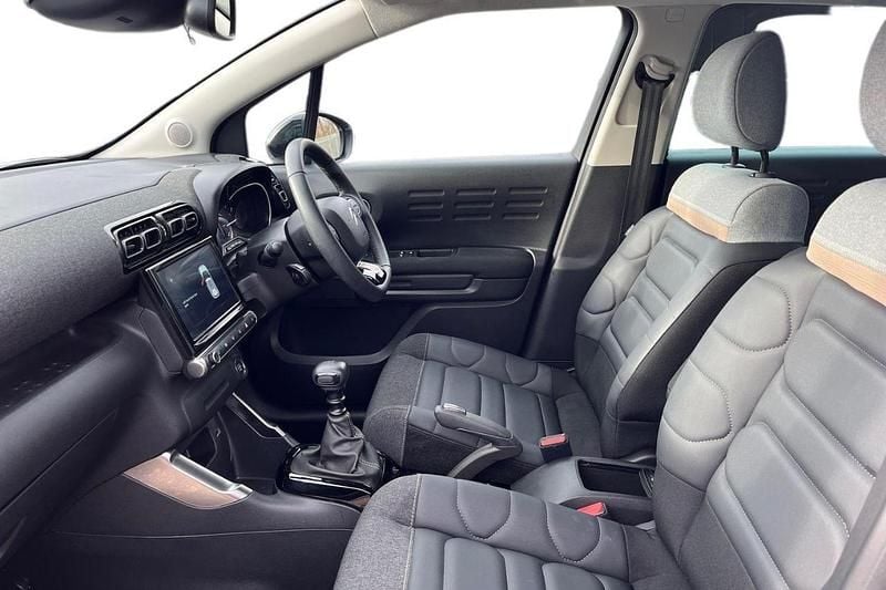 White Used 2023 Citroën C3 Aircross PureTech SUV | £12,690 (Fair price) - Image 1/4