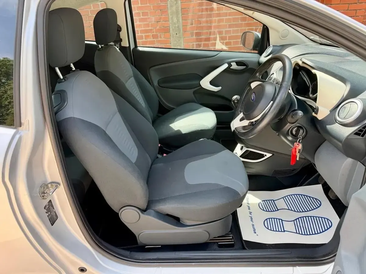 Used Ford Ka Zetec 69 HP (50 kW) 2013 Silver Hatchback