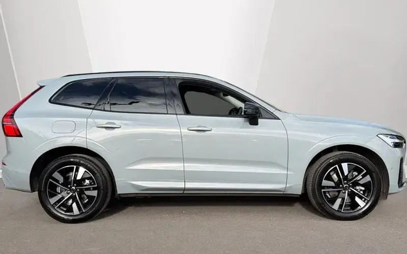 Begagnad Volvo XC60 Plus 250 HK (183 kW) 2025 Grå SUV