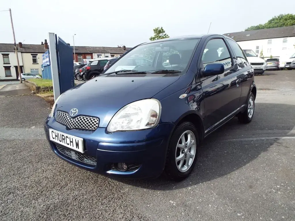 Used Toyota Yaris 67 HP (49 kW) 2003 Blue Hatchback