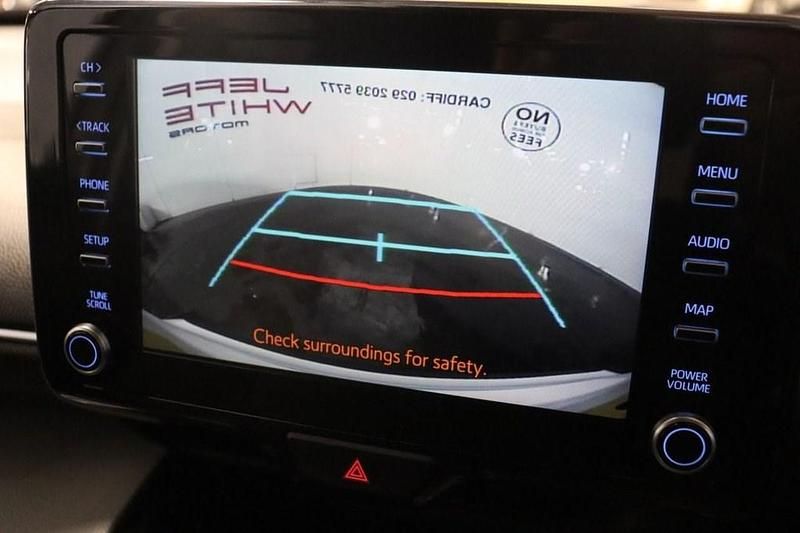 Used Toyota Yaris Hybrid Play 2022 White Hatchback