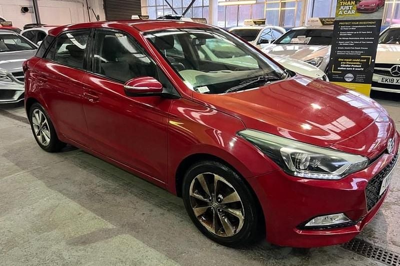 Used Hyundai i20 SE 100 HP (73 kW) 2015 Red Hatchback
