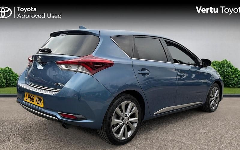 Used Toyota Auris 116 HP (85 kW) 2016 Blue Hatchback