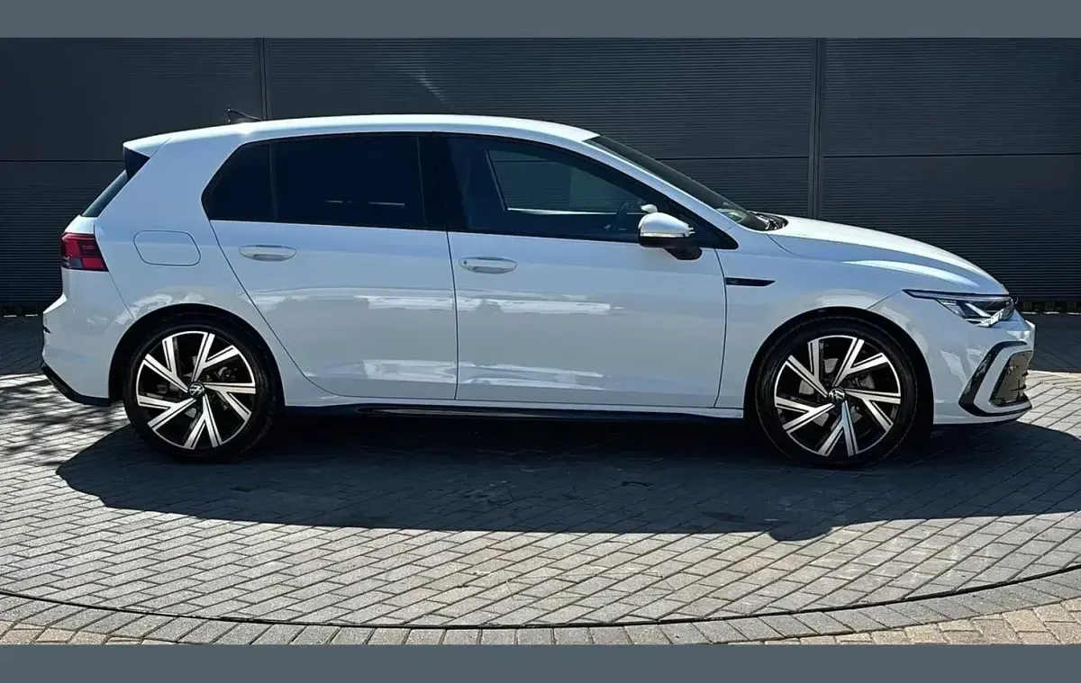 Used VW Golf VIII R-line 147 HP (108 kW) 2023 White Hatchback