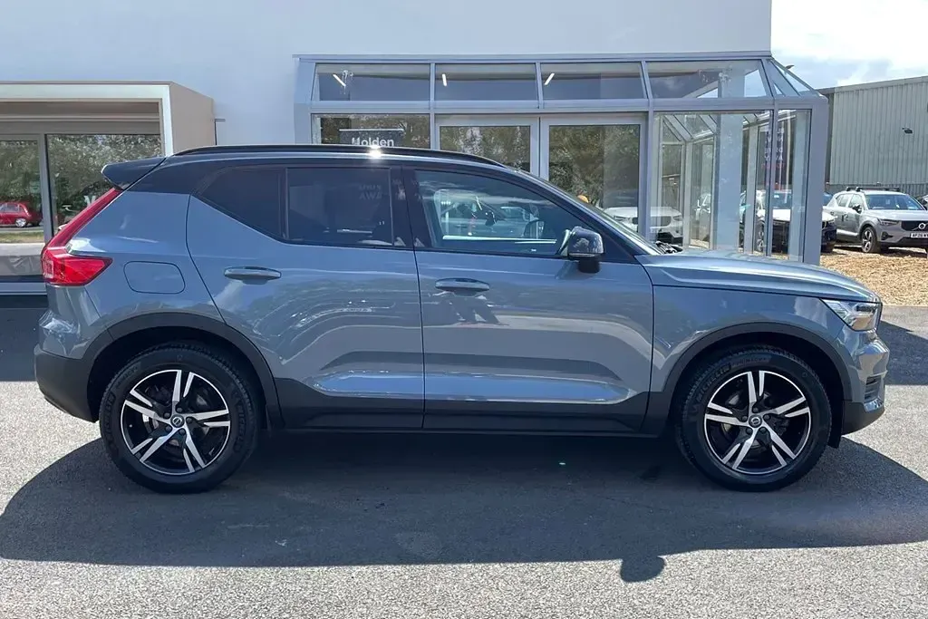 Used Volvo XC40 R-Design 161 HP (118 kW) 2022 Grey SUV