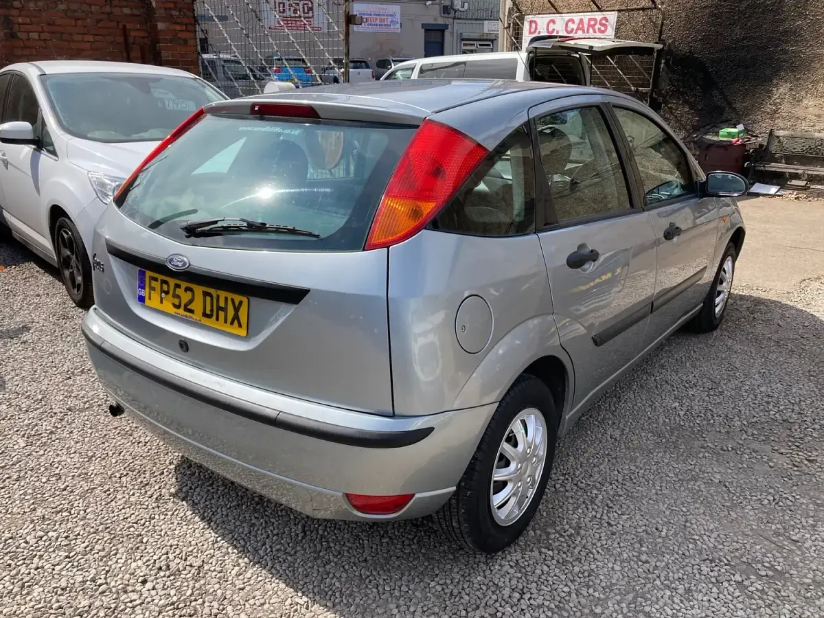 Used Ford Focus 75 HP (55 kW) 2002 Silver Hatchback
