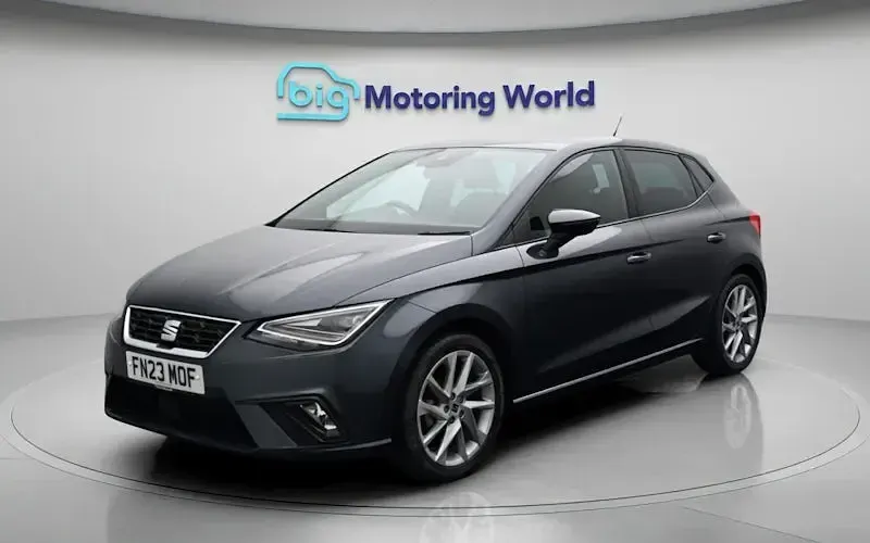 Usado Seat Ibiza FR 80 HP (58 kW) 2023 Cinzento Citadino