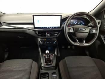 Begagnad Ford Focus ST-Line 125 HK (91 kW) 2023 Silver Halvkombi