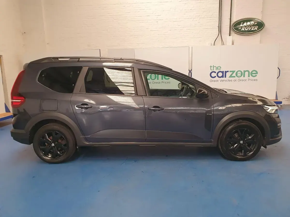 Used Dacia Jogger Extreme 110 HP (80 kW) 2022 Grey MPV