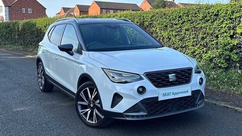 White Used 2022 Seat Arona FR SUV | £13,690 (Fair price) - Image 1/4